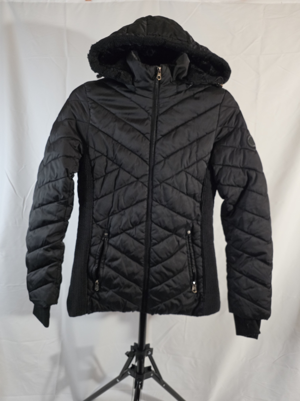 Women’s Nautica Black Quilted Puffer Jacket with Faux Fur Hood – Size M/L